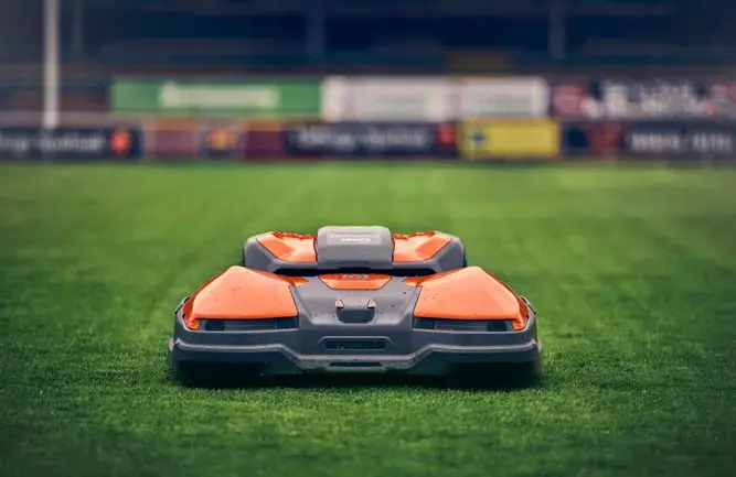 Blog Post 'What is a Robotic Mower' cover image.webp